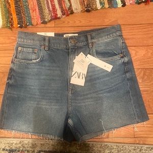 Zara denim shorts: the 90’s Bermuda